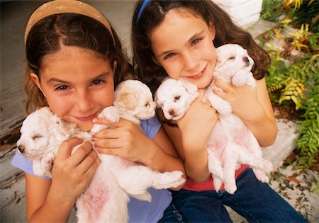 richard smith - Girls Holding Puppies Foto de stock - Con derechos protegidos, Código: 700-00341095