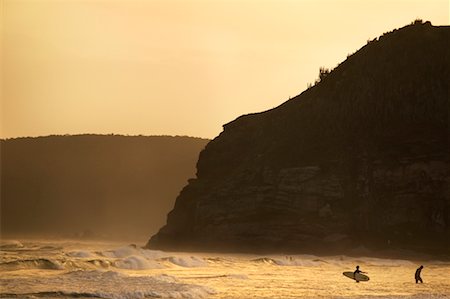 simsearch:700-01955545,k - Personnes surfant au crépuscule plage de Geriba Buzios, Brésil Photographie de stock - Rights-Managed, Code: 700-00342141