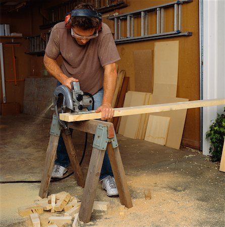 simsearch:700-00918581,k - Man Cutting Wood Foto de stock - Con derechos protegidos, Código: 700-00342329