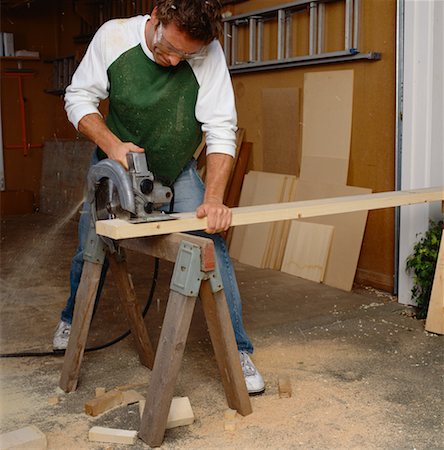simsearch:700-00918581,k - Man Cutting Wood Foto de stock - Direito Controlado, Número: 700-00342330