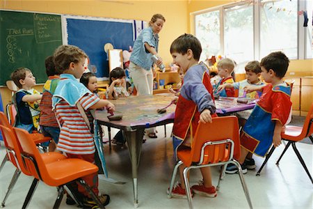 Children in Art Class Foto de stock - Con derechos protegidos, Código: 700-00342341