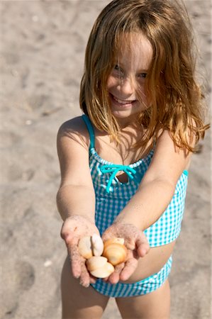 Girl with Seashells Foto de stock - Con derechos protegidos, Código: 700-00342365