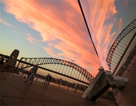 simsearch:400-04006297,k - Sydney Harbour Bridge Reflected In Building Foto de stock - Direito Controlado, Número: 700-00342997