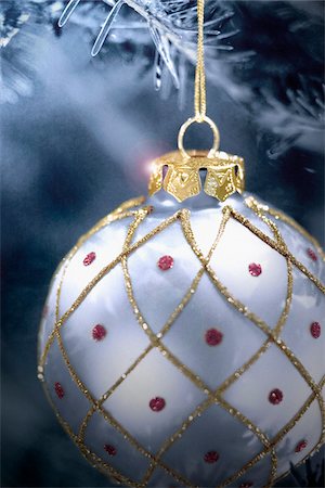 simsearch:700-00515974,k - Christmas Ornament Foto de stock - Con derechos protegidos, Código: 700-00343555