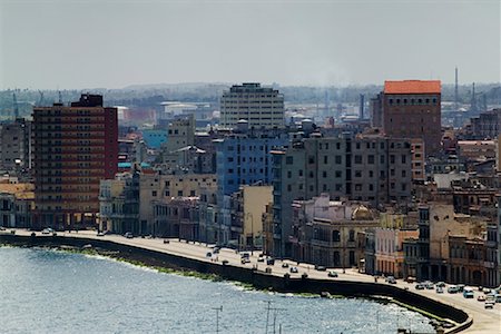 simsearch:700-00543942,k - Trafic sur le Malecon de la Havane, Cuba Photographie de stock - Rights-Managed, Code: 700-00356697