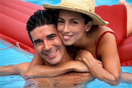 simsearch:700-00555676,k - Couple dans la piscine Photographie de stock - Rights-Managed, Code: 700-00357423