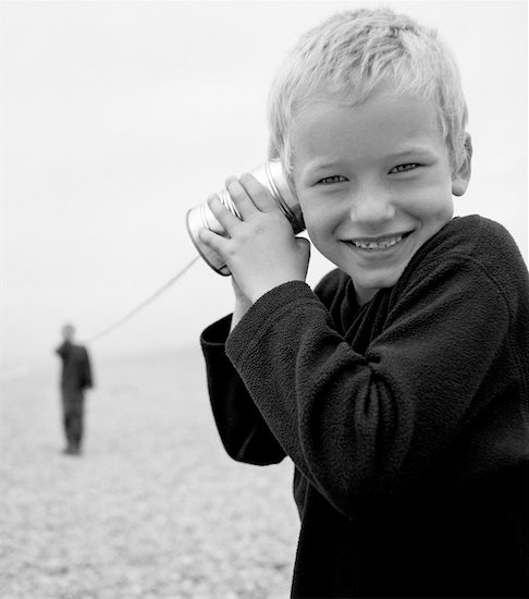 Children Using Tin Can Telephone Photographie de stock - Premium Droits Gérés, Artiste: Paul Wenham-Clarke, Le code de l’image : 700-00357538