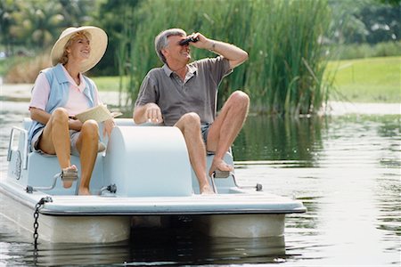 Couple on Pedal Boat Foto de stock - Con derechos protegidos, Código: 700-00357746