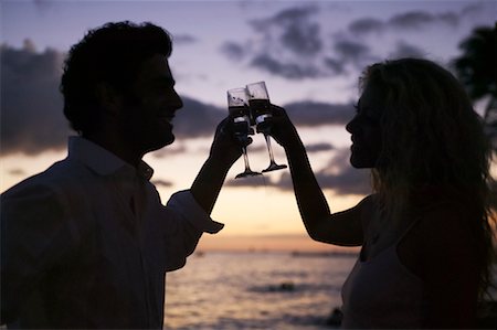 sky glass wine - Couple Toasting on Waikiki Beach Honolulu, Oahu Hawaii, USA Stock Photo - Rights-Managed, Code: 700-00364052