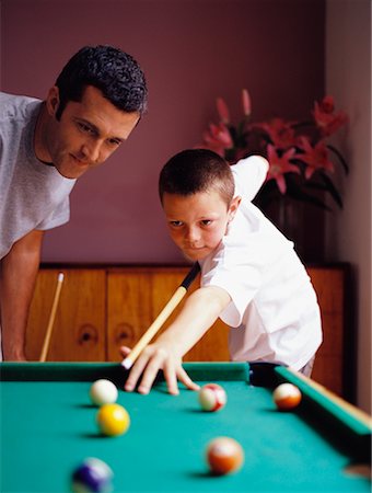 pool child - Father and Son Playing Miniature Billiards Foto de stock - Con derechos protegidos, Código: 700-00364187