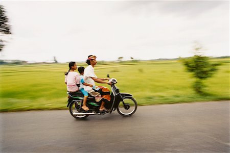 father son motorbike - Balinese Family on Motorcycle Ubud Village, Bali, Indonesia Foto de stock - Con derechos protegidos, Código: 700-00364316