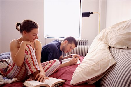 Couple Reading and Writing in Bed Fotografie stock - Rights-Managed, Codice: 700-00365578