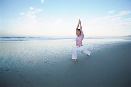 simsearch:656-01769580,k - Woman Doing Yoga on Beach Foto de stock - Con derechos protegidos, Código: 700-00366175