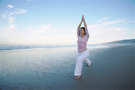 simsearch:656-01769580,k - Woman Doing Yoga on Beach Foto de stock - Con derechos protegidos, Código: 700-00366177