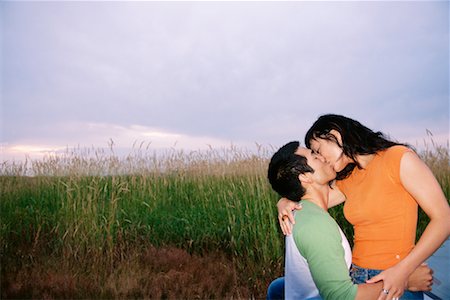 simsearch:700-00366376,k - Couple Kissing Photographie de stock - Rights-Managed, Code: 700-00366388