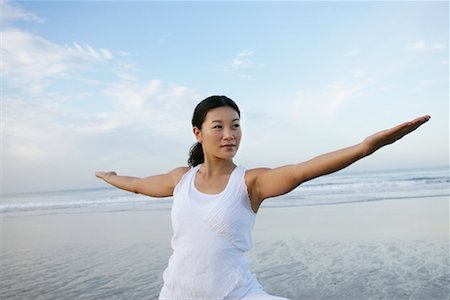 simsearch:656-01769580,k - Woman Doing Yoga on Beach Foto de stock - Con derechos protegidos, Código: 700-00367877