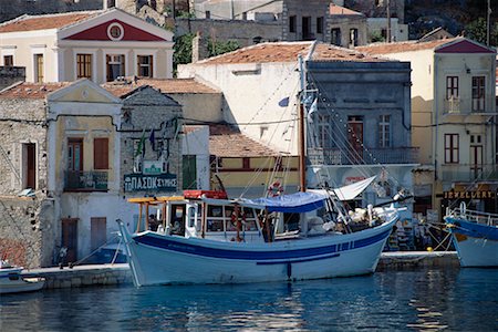 simsearch:700-00084424,k - Boat by Waterfront Island of Symi, Greece Foto de stock - Con derechos protegidos, Código: 700-00368018