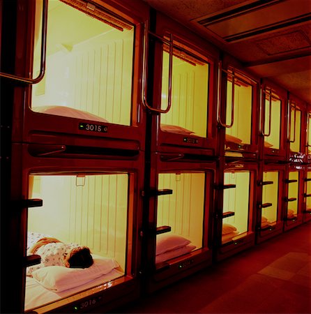 simsearch:841-03520256,k - Person Sleeping in Capsule Hotel Asakusa District, Tokyo, Japan Foto de stock - Direito Controlado, Número: 700-00368184