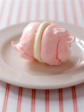 simsearch:700-00361494,k - Meringues Stock Photo - Rights-Managed, Code: 700-00361496