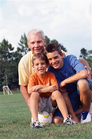 simsearch:700-00181650,k - Portrait du grand-père et ses petits-fils Photographie de stock - Rights-Managed, Code: 700-00361697