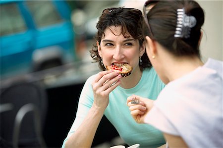 Femmes au café en plein air Photographie de stock - Rights-Managed, Code: 700-00363356