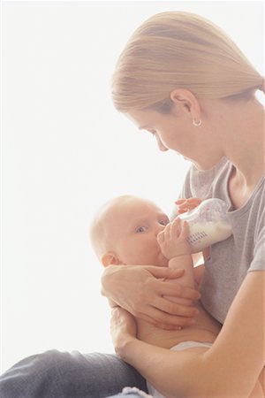 simsearch:6108-05855992,k - Alimentation bébé de la mère Photographie de stock - Rights-Managed, Code: 700-00371948