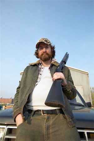 redneck facial hair - Portrait d'homme au fusil de chasse Photographie de stock - Rights-Managed, Code: 700-00404158