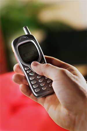 simsearch:700-00065512,k - Man Holding Mobile Phone Foto de stock - Direito Controlado, Número: 700-00404256