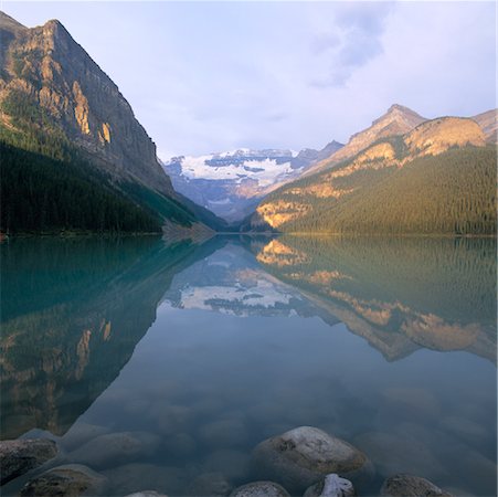 simsearch:700-01345178,k - Lac Louise, Parc National Banff, Alberta, Canada Photographie de stock - Rights-Managed, Code: 700-00425194