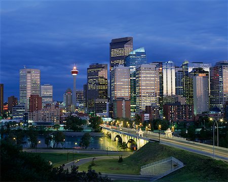 Skyline de Calgary au crépuscule, Calgary, Alberta, Canada Photographie de stock - Rights-Managed, Code: 700-00426319