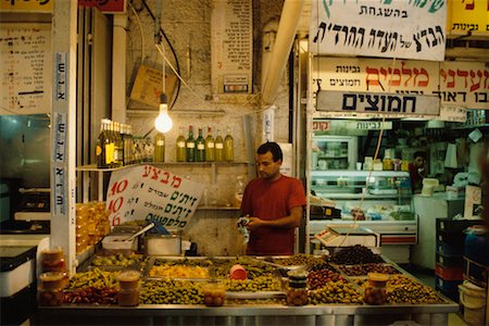 Mann arbeitet im Restaurant, Jerusalem, Israel Stockbilder - Lizenzpflichtiges, Bildnummer: 700-00429419