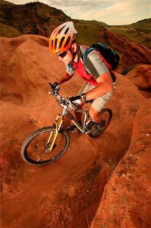 extreme mountain biking - Man Mountain Biking, Red Rocks, Colorado, USA Foto de stock - Con derechos protegidos, Código: 700-00439521