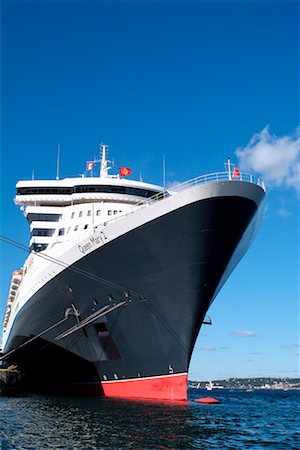 queen mary 2 - Exterior of a Cruise Ship, Halifax, Nova Scotia, Canada Foto de stock - Direito Controlado, Número: 700-00439603