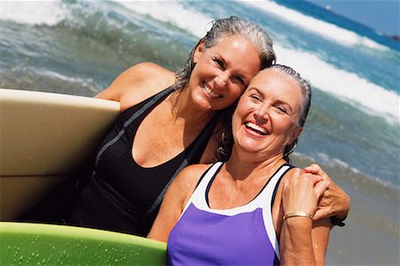 simsearch:700-00439937,k - Two Women Carrying Surfboards Foto de stock - Direito Controlado, Número: 700-00439934