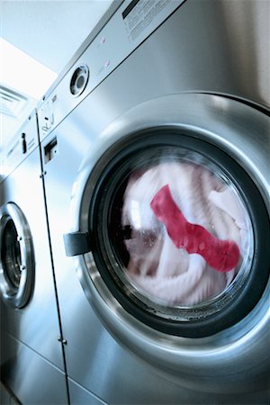simsearch:700-01837407,k - Red Sock With White Clothing In Washing Machine Foto de stock - Con derechos protegidos, Código: 700-00430140