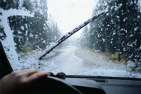 simsearch:700-00153050,k - Person Driving in the Snow Foto de stock - Direito Controlado, Número: 700-00430566