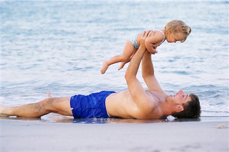 simsearch:700-00557572,k - Father with Daughter on Beach Fotografie stock - Rights-Managed, Codice: 700-00430696