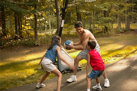 Famille jouant au Basketball Photographie de stock - Rights-Managed, Code: 700-00430973