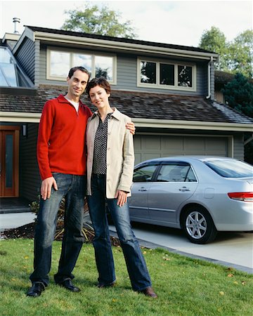 Couple en face de la maison et voiture Photographie de stock - Rights-Managed, Code: 700-00440042