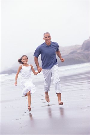 simsearch:700-00190210,k - Father and Daughter Running on Beach Fotografie stock - Rights-Managed, Codice: 700-00458060