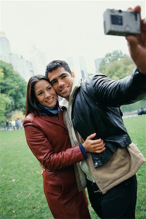 simsearch:700-00527047,k - Couple en prenant la photo à Central Park, New York City, New York, États-Unis Photographie de stock - Rights-Managed, Code: 700-00458314