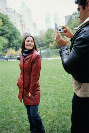 simsearch:700-00527047,k - Couple en prenant la photo à Central Park, New York City, New York, États-Unis Photographie de stock - Rights-Managed, Code: 700-00458312