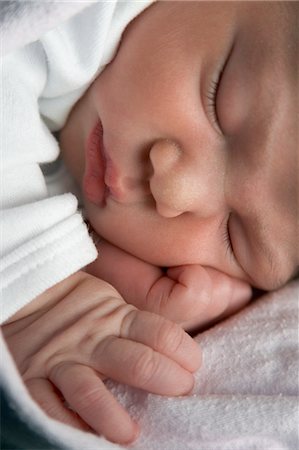 simsearch:700-02686511,k - Close-Up of Sleeping Newborn Foto de stock - Con derechos protegidos, Código: 700-00452675