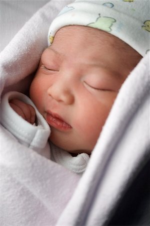 simsearch:700-02686511,k - Newborn Baby Sleeping Foto de stock - Con derechos protegidos, Código: 700-00452673