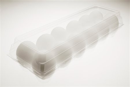 simsearch:670-03734272,k - Carton d'oeufs Photographie de stock - Rights-Managed, Code: 700-00453201