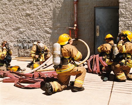 fireman kneeling - Firefighters Preparing to Enter Building Foto de stock - Con derechos protegidos, Código: 700-00453245