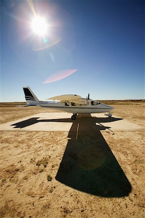 sportflugzeug - Flugzeug am Boden in Wüste, Südaustralien, Australien Stockbilder - Lizenzpflichtiges, Bildnummer: 700-00453277