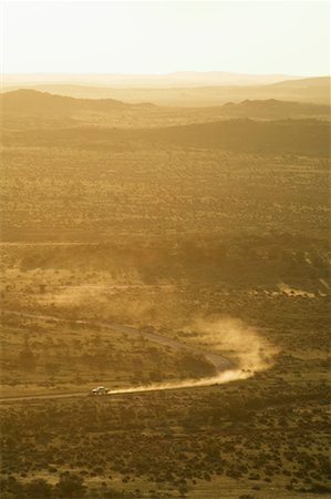 simsearch:700-01164934,k - Vue d'ensemble de la voiture sur la route du désert, New South Wales, Australie Photographie de stock - Rights-Managed, Code: 700-00453322