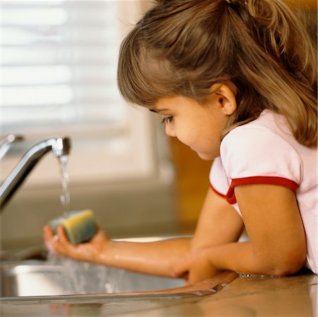 simsearch:700-01695381,k - Girl Soaking Sponge in Sink Stock Photo - Rights-Managed, Code: 700-00453457