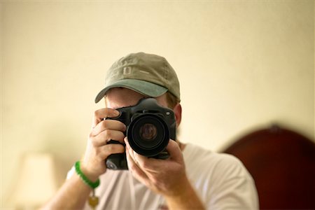 simsearch:600-03654494,k - Selbstporträt des Fotografen mit Kamera Stockbilder - Lizenzpflichtiges, Bildnummer: 700-00476629